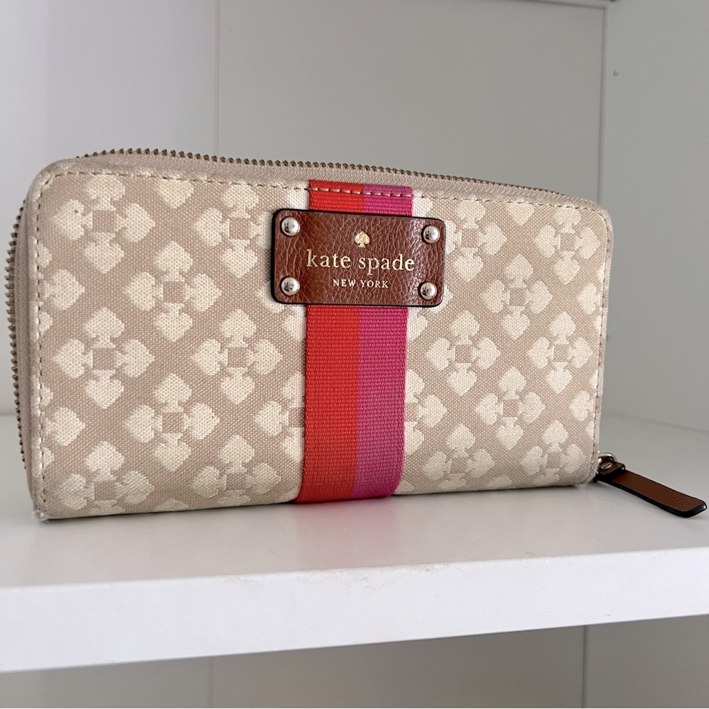 ♠️ Kate Spade Wallet ♠️